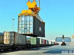 乐鱼体育app-集结日曼联调整名单以备NBA季后赛，迎来里程碑环节打磨，气氛紧张，身体对抗强度拉满