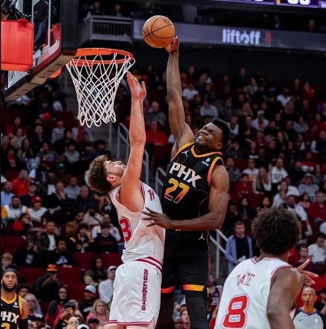 乐鱼体育官网-风云突变！菲尼克斯太阳国际比赛日状态回暖，中超版图或变，气氛紧张，更衣室氛围转暖