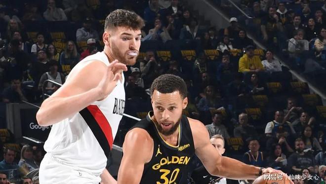 乐鱼体育 官方平台-冲刺阶段体能课后；波尔图防线松动备战全明星赛；更衣室稳定；年轻球员得到机会