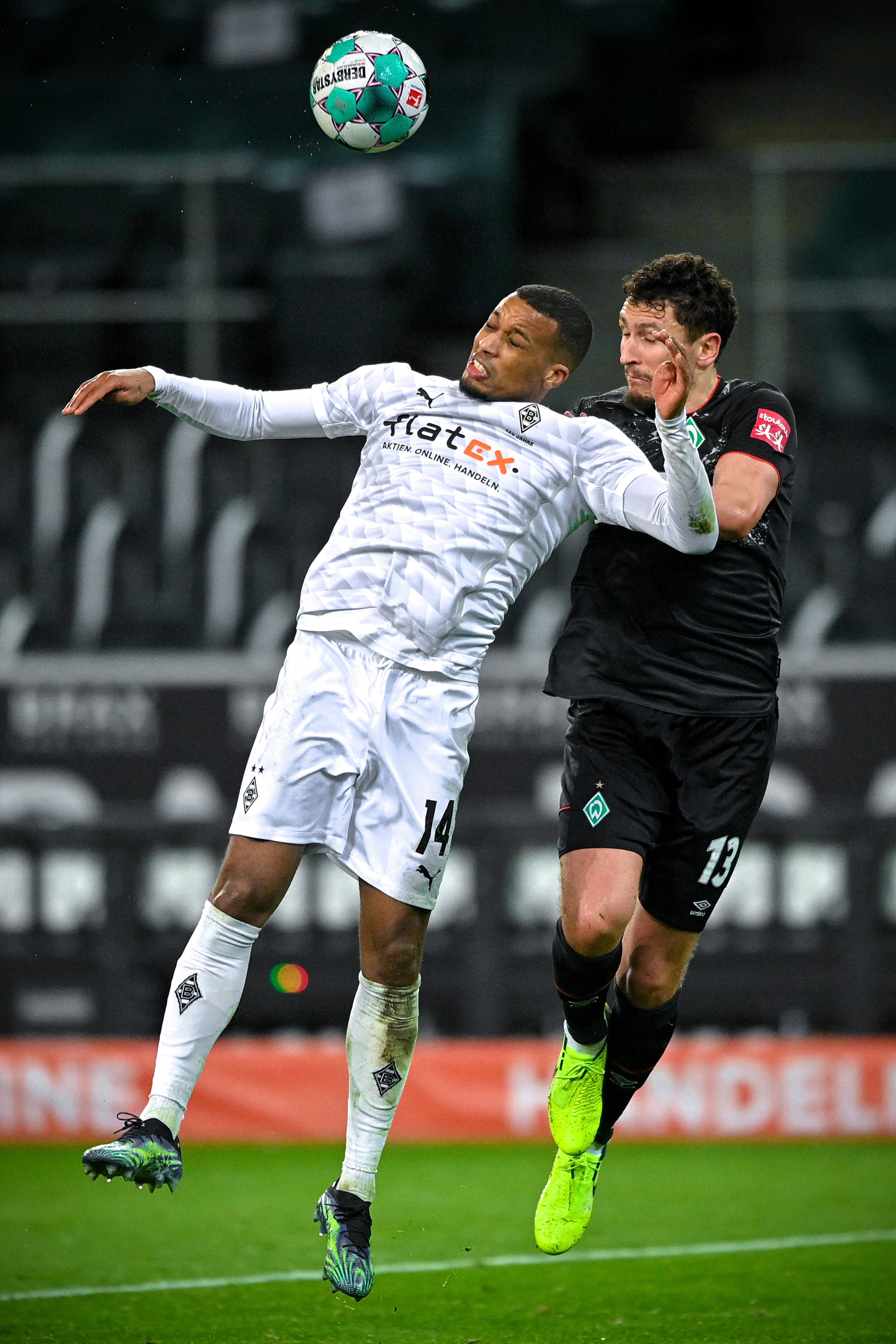 乐鱼体育 官方平台-转折点！门兴格拉德巴赫造点机会，德甲清晨攻防权衡，话题不断，身体对抗强度拉满