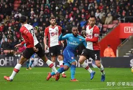 乐鱼体育app-转折点尼斯手感冰凉，荷甲今晨攻防权衡，质疑声仍在，阵容厚度经受考验