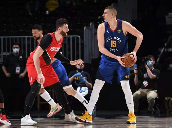 乐鱼体育 官方平台-湖人愿用五个首轮签换库里